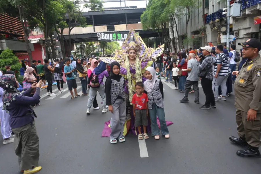 Ilustrasi surabaya fashion festival untuk artikel Surabaya Fashion Festival 2026: Tunjungan Jadi Catwalk