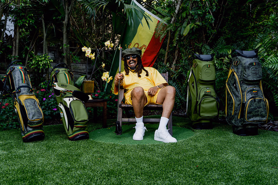 Ilustrasi tas golf marley untuk artikel Koleksi Tas Golf Marley: Palet Rastafari di Tiga Model
