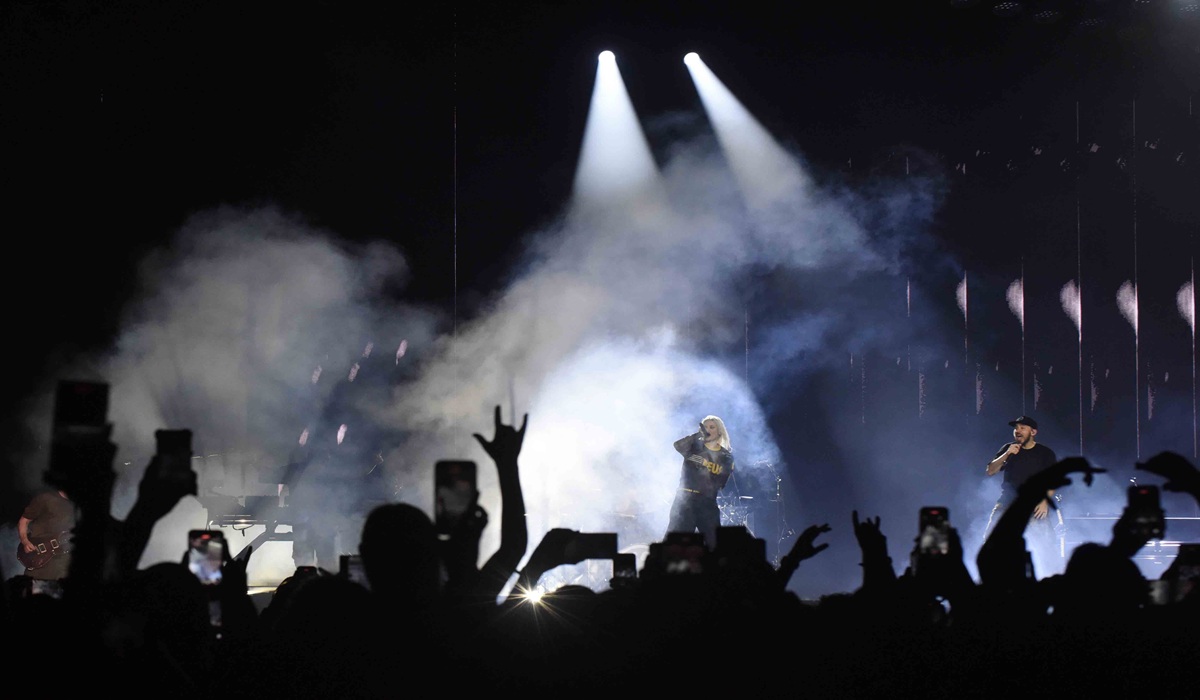 Ilustrasi concert tourism untuk artikel Tren Concert Tourism: Rekomendasi Hotel Dekat Venue Konser